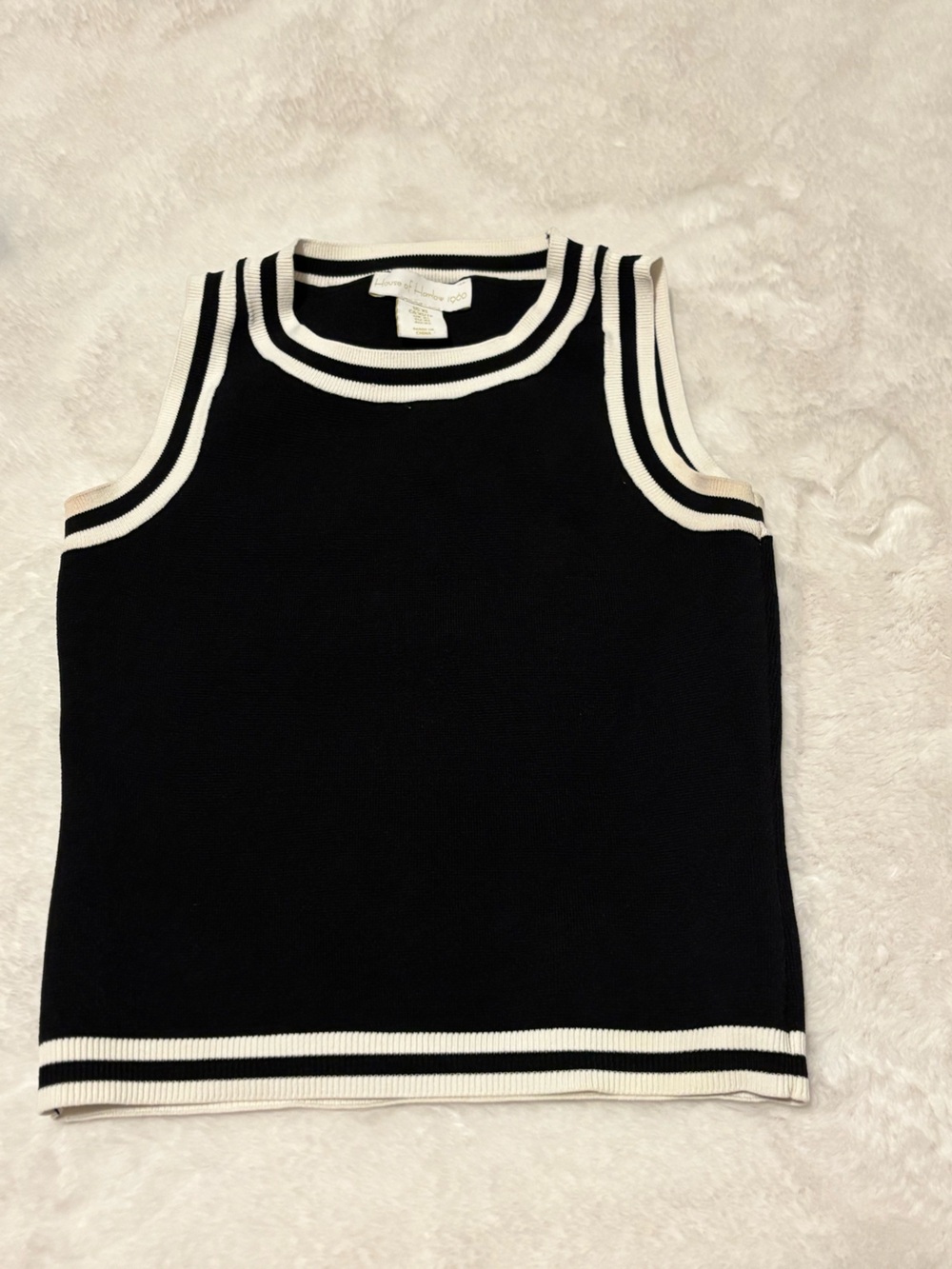 House of Harlow 1960 Black Knit Sleeveless vest Top with White Trim Sz:xs
